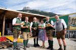 LH-Stv. Khom mit dem Kommando der Freiwilligen Feuerwehr Altaussee und dem Kommandant sowie Bierzeltchef Christian Fischer (ganz links) © Land Steiermark; Verwendung bei Quellenangabe honorarfrei LH-Stv. Khom mit dem Kommando der Freiwilligen Feuerwehr Altaussee und dem Kommandant sowie Bierzeltchef Christian Fischer (ganz links)