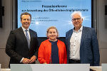 Gesundheitslandesrat Karlheinz Kornhäusl, Gesundheitsministerin Korinna Schumann und ÖGK-Obmann Andreas Huss (v.l.) © Foto: BMASGPK; bei Quellenangabe honorarfrei Gesundheitslandesrat Karlheinz Kornhäusl, Gesundheitsministerin Korinna Schumann und ÖGK-Obmann Andreas Huss (v.l.)