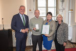 Landtagsabgeordneter a.D. Werner Murgg ist Träger des Großen Goldenen Ehrenzeichens. Es gratulierten LH Kunasek, LH-Stv. Khom und KPÖ-Klubchefin Claudia Klimt-Weithaler. © Land Steiermark/Foto Fischer; Verwendung bei Quellenangabe honorarfrei Landtagsabgeordneter a.D. Werner Murgg ist Träger des Großen Goldenen Ehrenzeichens. Es gratulierten LH Kunasek, LH-Stv. Khom und KPÖ-Klubchefin Claudia Klimt-Weithaler.
