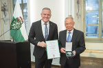 Großen Ehrenzeichen des Landes Steiermark: Gernot Fischer und LH Mario Kunasek (l.) © Land Steiermark/ Fischer Großen Ehrenzeichen des Landes Steiermark: Gernot Fischer und LH Mario Kunasek (l.)