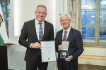 Großen Ehrenzeichen des Landes Steiermark: Friedrich Möstl und LH Mario Kunasek (l.) © Land Steiermark/ Fischer Großen Ehrenzeichen des Landes Steiermark: Friedrich Möstl und LH Mario Kunasek (l.)