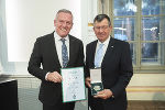 Großen Ehrenzeichen des Landes Steiermark: Ernst Wustinger und LH Mario Kunasek (l.) © Land Steiermark/ Fischer Großen Ehrenzeichen des Landes Steiermark: Ernst Wustinger und LH Mario Kunasek (l.)