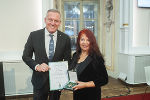 Ehrenzeichen des Landes Steiermark für Wissenschaft, Forschung und Kunst: Hortensia Fussy und LH Mario Kunasek © Land Steiermark/ Fischer Ehrenzeichen des Landes Steiermark für Wissenschaft, Forschung und Kunst: Hortensia Fussy und LH Mario Kunasek