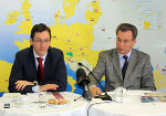 Die Präsentation fand im Rahmen eines "Café Europa" statt, das von Europa-Fachabteilungsleiter Ludwig Rader (r.) moderiert wurde © "europe direct" Steiermark / Josef Bauer (Abdruck frei) Die Präsentation fand im Rahmen eines "Café Europa" statt, das von Europa-Fachabteilungsleiter Ludwig Rader (r.) moderiert wurde
