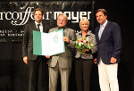 Andreas, Gerhard und Gudrun Mayer mit Landeshauptmann Franz Voves (v. l.) © Fotos: Landespressedienst; bei Quellenangabe honorarfrei Andreas, Gerhard und Gudrun Mayer mit Landeshauptmann Franz Voves (v. l.)
