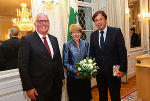 LH Franz Voves bedankte sich bei Katharina Purtscher-Penz und Edwin Benko für ihre gute Arbeit (v.r.). © Foto: steiermark.at/Frankl; bei Quellenangabe honorarfrei LH Franz Voves bedankte sich bei Katharina Purtscher-Penz und Edwin Benko für ihre gute Arbeit (v.r.).