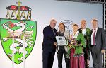 Steirisches Landeswappen verliehen: Landeshauptmann Hermann Schützenhöfer, die Gepa-Geschäftsführer Franz Pammer, Ingrid Gerenscer und Martin Ritzer sowie Landesrat Anton Lang © GEPA pictures; bei Quellenangabe honorarfrei Steirisches Landeswappen verliehen: Landeshauptmann Hermann Schützenhöfer, die Gepa-Geschäftsführer Franz Pammer, Ingrid Gerenscer und Martin Ritzer sowie Landesrat Anton Lang