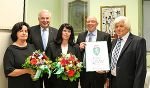 LH Hermann Schützenhöfer überreichte Wilma Ritonja, Daniela und Roland Klinser sowie Helmut Ritonja das Steirische Landeswappen (v.l.) © Foto: steiermark.at/Janderka; bei Quellenangabe honorarfrei LH Hermann Schützenhöfer überreichte Wilma Ritonja, Daniela und Roland Klinser sowie Helmut Ritonja das Steirische Landeswappen (v.l.)