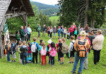 Am Kluppeneggerhof am Alpl trafen sich die Schüler der VS Graz-Puntigam und Neudau © Fotos: Volkskultur Stmk./Martin Meieregger; bei Quellenangabe honorarfrei Am Kluppeneggerhof am Alpl trafen sich die Schüler der VS Graz-Puntigam und Neudau