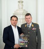 LH-Stv. Michael Schickhofer empfing Streitkräfte-Kommandant Franz Reißner in der Grazer Burg. © Bild: Land Steiermark; Verwendung bei Quellenangabe honorarfrei LH-Stv. Michael Schickhofer empfing Streitkräfte-Kommandant Franz Reißner in der Grazer Burg.