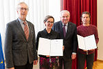 LH Hermann Schützenhöfer (3.v.l.) und der Geschäftsführende Sekretär der Historischen Landeskommission Wernfried Hofmeister (v.l.) überreichten Barbara Stelzl-Marx und Heimo Halbrainer (r.) ihre Dekrete. © steiermark.at/Streibl; bei Quellenangabe honorarfrei LH Hermann Schützenhöfer (3.v.l.) und der Geschäftsführende Sekretär der Historischen Landeskommission Wernfried Hofmeister (v.l.) überreichten Barbara Stelzl-Marx und Heimo Halbrainer (r.) ihre Dekrete.