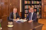 LH-Stv. Anton Lang und LR Christopher Drexler stehen hinter dem Entwurf des Rechnungsabschlusses 2020. © Archivfoto: Land Steiermark; bei Quellenangabe honorarfrei LH-Stv. Anton Lang und LR Christopher Drexler stehen hinter dem Entwurf des Rechnungsabschlusses 2020.