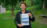 Landesrätin Ursula Lackner mit dem neuen Energiebericht © Land Steiermark / Purgstaller Landesrätin Ursula Lackner mit dem neuen Energiebericht