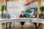 Christoph Leditznig, Ursula Lackner und Rudolf Freidhager freuen sich über das neue Wildnisgebiet. © Foto: Land Steiermark/Streibl; bei Quellenangabe honorarfrei Christoph Leditznig, Ursula Lackner und Rudolf Freidhager freuen sich über das neue Wildnisgebiet.
