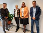 Vidosava Enderic, stv. Provinzsekretärin der Vojvodina (3.v.l.), und Abteilungsleiterin Natasa Nedeljkovic zu Gast im Referat Europa und Internationales Vidosava Enderic, stv. Provinzsekretärin der Vojvodina (3.v.l.), und Abteilungsleiterin Natasa Nedeljkovic zu Gast im Referat Europa und Internationales