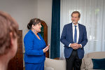 LH-Stv. Manuela Khom beim Austausch mit dem ehemaligen Ministerpräsident Sloweniens Lojze Peterle © Land Steiermark; Verwendung bei Quellenangabe honorarfrei LH-Stv. Manuela Khom beim Austausch mit dem ehemaligen Ministerpräsident Sloweniens Lojze Peterle