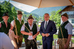 Landeshauptmann Mario Kunasek mit „die Schab“ © Foto: Land Steiermark/Streibl; bei Quellenangabe honorarfrei Landeshauptmann Mario Kunasek mit „die Schab“