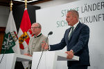 LH Wilfried Haslauer und LH Mario Kunasek bei den Pressestatements © Foto: Land Steiermark/Streibl; bei Quellenangabe honorarfrei LH Wilfried Haslauer und LH Mario Kunasek bei den Pressestatements