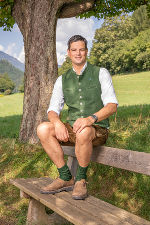 Naturschutzlandesrat Hannes Amesbauer mitten im Grünen © Foto: Mario Gimpl; bei Quellenangabe honorarfrei Naturschutzlandesrat Hannes Amesbauer mitten im Grünen