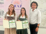 Abteilungsleiter Patrick Schnabl (r.) gratulierte Hannah Stadtegger und Johanna Kogler von der Tourismusschule Bad Gleichenberg zum zweiten Platz für ihre Diplomarbeit © Landesbibliothek/Evelyn Wagner; Verwendung bei Quellenangabe honorarfrei Abteilungsleiter Patrick Schnabl (r.) gratulierte Hannah Stadtegger und Johanna Kogler von der Tourismusschule Bad Gleichenberg zum zweiten Platz für ihre Diplomarbeit