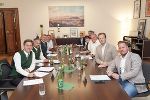 Vertreter der Steiermärkischen Landesregierung und Bürgermeister aus der Region Ausseerland bei der Besprechung © Petra Mitteregger Vertreter der Steiermärkischen Landesregierung und Bürgermeister aus der Region Ausseerland bei der Besprechung