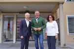 LH Mario Kunasek (M.) und LAD Brigitte Scherz-Schaar (r.) mit dem interimistischen Leiter der Bezirkshauptmannschaft Südoststeiermark Alois Maier (l.)
