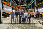 Landeshauptmann Mario Kunasek stattete dem steirischen Logistik-Unternehmer Peter Wanek-Pusset (r.), der in Triest Waggons herstellt, einen Betriebsbesuch ab. © Land Steiermark/Büro LH; Verwendung bei Quellenangabe honorarfrei