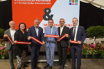 ASFINAG-Vorstand Herbert Kasser, Verkehrslandesrätin Claudia Holzer, Landeshauptmann Mario Kunasek, Verkehrsminister Peter Hanke, der burgenländische Verkehrslandesrat Heinrich Dorner und ASFINAG-Vorstand Hartwig Hufnagl (v.l.) bei der feierlichen Verkehrsfreigabe für die fertiggestellte S 7.