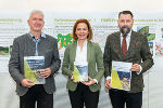 Markus Mayerl (Wildbach- und Lawinenverbauung), LR Simone Schmiedtbauer und Landesforstdirektor Michael Luidolt (v.l.) unterstreichen die Bedeutung der steirischen Schutzwälder. © Land Steiermark/Robert Binder; Verwendung bei Quellenangabe honorarfrei