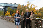 Cornelia Hagele (Tirol), Ulrike Königsberger-Ludwig (Staatssekretärin), LR Karlheinz Kornhäusl und Daniela Gutschi (Salzburg) auf dem Weg zur Pressekonferenz im Kunsthaus (v.l.)