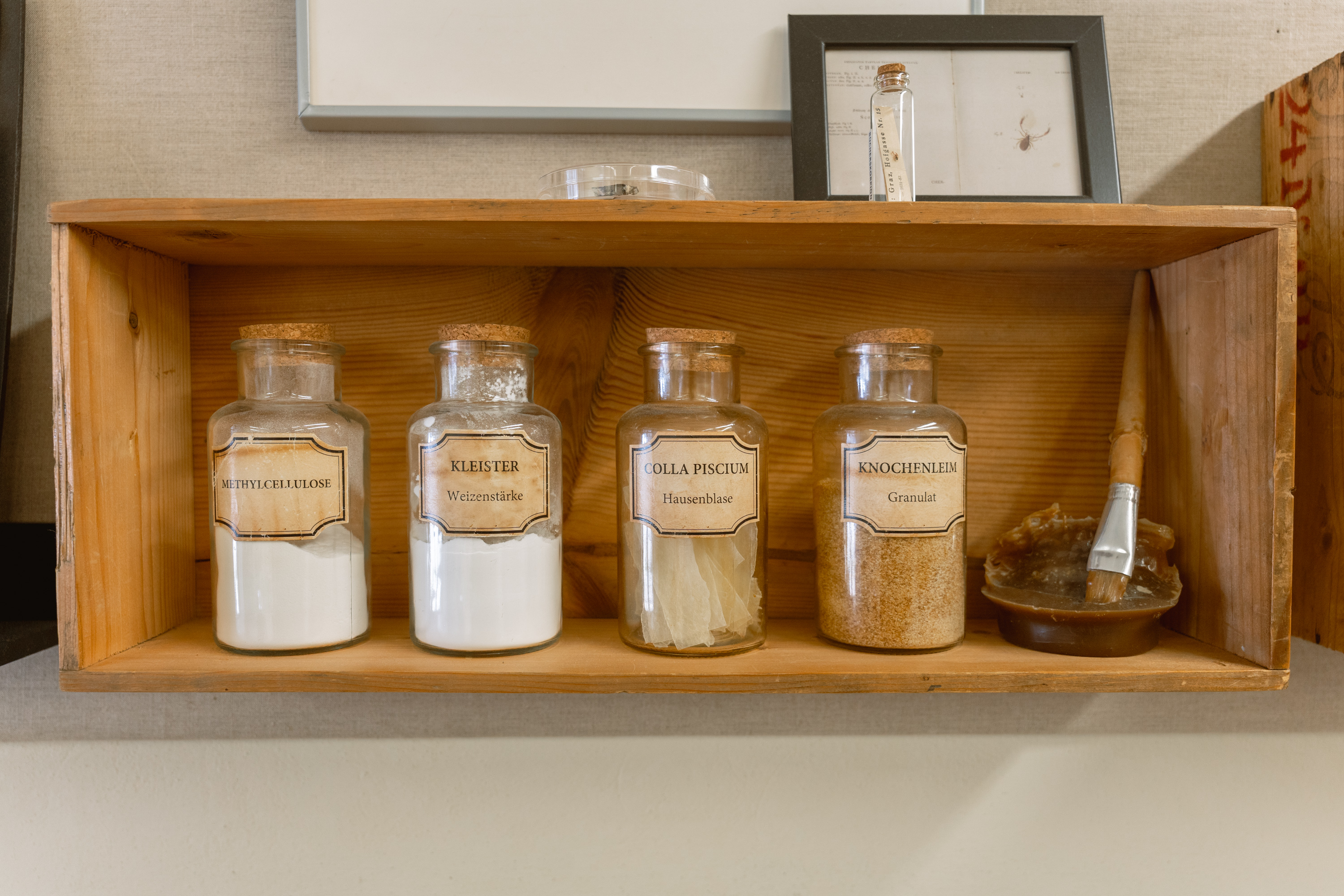 Wichtige Hilfsmittel zur Behandlung der alten Bücher.