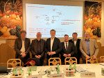 RSG-Präsentation in Kindberg: Wolfgang Habacher (EPIG-Gesundheitsplanungsinstitut), Michael Koren (GF Gesundheitsfonds), Landesrat Karlheinz Kornhäusl, Klubobmann Marco Triller, Bernd Leinich (GF Gesundheitsfonds) und ÖGK-Vorsitzender Josef Harb (v.l.) © Land Steiermark; Verwendung bei Quellenangabe honorarfrei