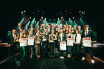 Landeshauptmann Mario Kunasek mit den strahlenden Siegerinnen und Siegern, die im Rahmen der Galanacht des Sports für ihre herausragenden Leistungen ausgezeichnet wurden. © Foto: Kuro.Simon; bei Quellenangabe honorarfrei