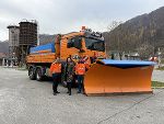 Verkehrslandesrätin Claudia Holzer flankiert vom Leiter der Fachabteilung STED Franz Zenz (l.) und Gerhard Fürböck (STED-Winterdienst). © Land Steiermark