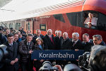 Historischer Startschuss für den Betrieb der Koralmbahn am Grazer Hauptbahnhof: Bundespräsident Alexander Van der Bellen mit LH-Stv. Martin Gruber, Bürgermeister Christian Scheider und Elke Kahr, LH Mario Kunasek, ÖBB-CEO Andreas Matthä, Bundeskanzler Christian Stocker, LH Peter Kaiser, Vizekanzler Andreas Babler und Verkehrsminister Peter Hanke (v.l.).