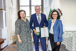 Dieter Kinzer hat dem Notariatswesen in der Steiermark seinen Stempel aufgedrückt: ausgezeichnet mit dem Großen Ehrenzeichen des Landes Steiermark.