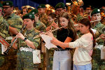 Die Schüler spielten mit ihren eigenen Instrumenten gemeinsam mit den Musikern des Festivals.