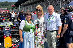 Landeshauptmann Mario Kunasek und Landeshauptmann-Stv. Manuela Khom vor dem Start des Großen Preis von Österreich in der Startaufstellung am Red Bull Ring in Spielberg. © Land Steiermark/Puchinger; Verwendung bei Quellenangabe honorarfrei