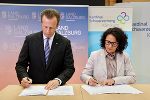 Die von den Landespolitikern unterschriebene Vereinbarung gilt ab Oktober 2026 für chirurgische, geburtshilfliche und gynäkologische Leistungen.