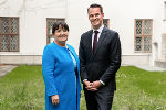 Landeshauptmann-Stv. Manuela Khom und Bildungslandesrat Stefan Hermann setzen sich für die steirischen Jugendzentren ein.