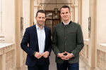 Landesrat Stefan Hermann und Klubobmann Lukas Schnitzer präsentieren den zweiten Fördercall für Kinderbildung.