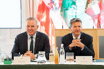 Landeshauptmänner der Südachse: Mario Kunasek und Daniel Fellner berieten mit den vollzähligen Landesregierungen Steiermarks und Kärntens im Weißen Saal der Grazer Burg. © Land Steiermark/Robert Binder; Verwendung bei Quellenangabe honorarfrei