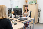 Bildbeschreibung: Arbeitssituation in einem Büro