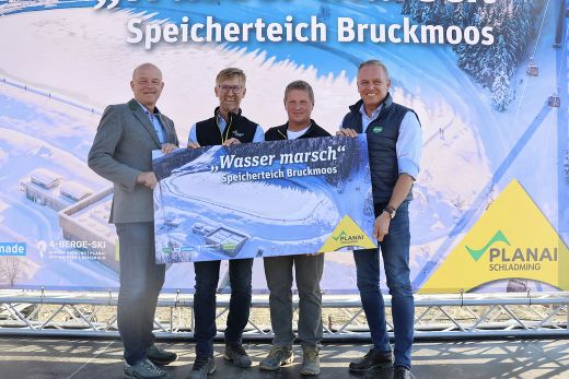 Eröffnung des Speicherteichs Bruckmoos: Bgm. Hermann Trinker, GF Peter Weichbold, Projektleiter Reinfried Prugger und LH Mario Kunasek (v.l.) © Land Steiermark; Verwendung bei Quellenangabe honorarfrei