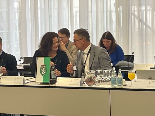 Verkehrslandesrätin Claudia Holzer und Landesbaudirektor Andreas Tropper bei der heutigen Landesverkehrsreferentenkonferenz in Bregenz © PB Holzer