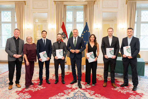 Landeshauptmann Mario Kunasek vereidigte heute (5. Oktober) fünf neue Ziviltechniker im Rahmen eines Festaktes im Weißen Saal der Grazer Burg. © Land Steiermark/Robert Binder; Verwendung bei Quellenangabe honorarfrei