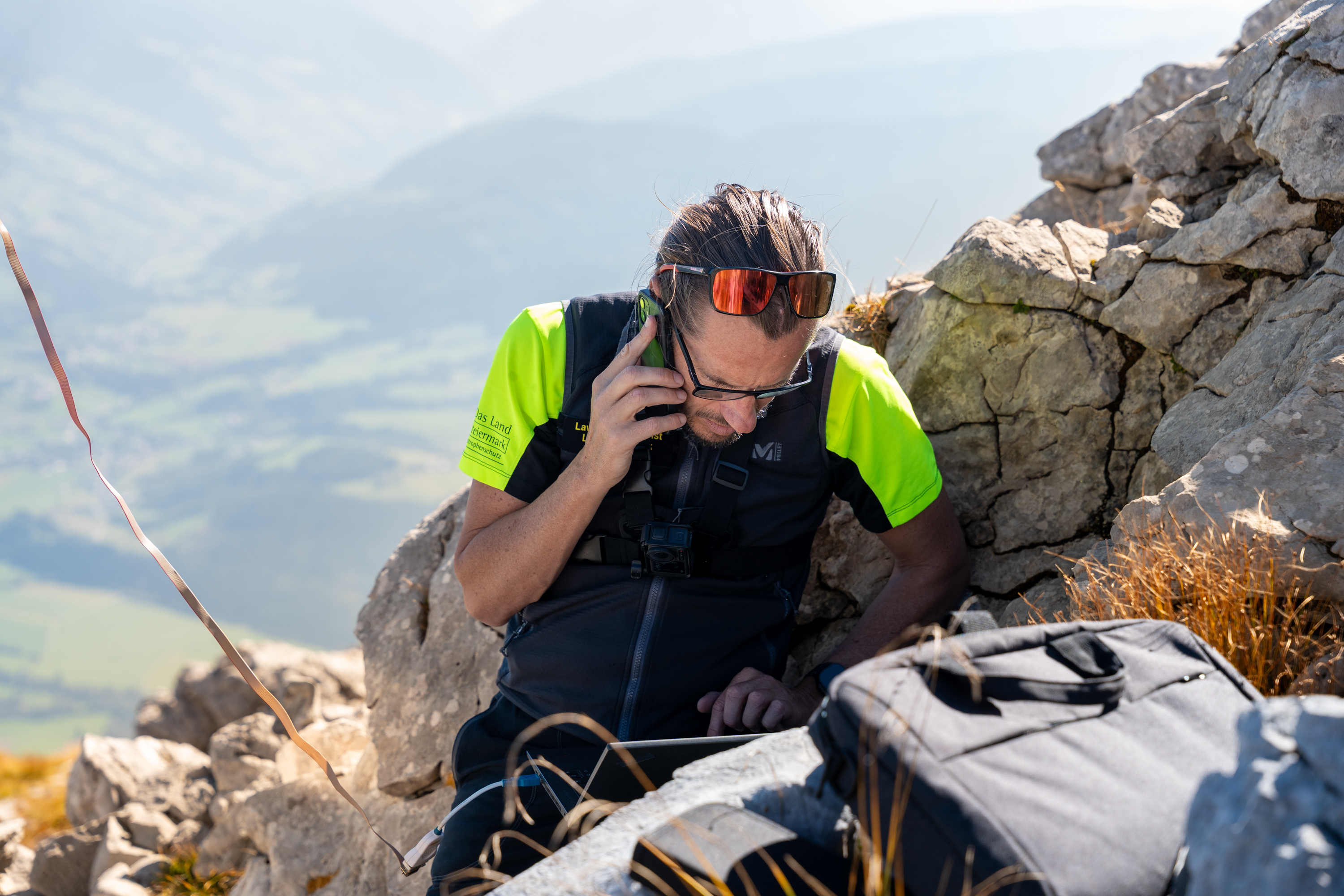 Per Mobil-Telefonie wird überprüft, ob die Daten in der Wetterzentrale ankommen.
