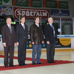 Vl. IIHF Chairman Murray Costello, Bürgermeister Mag. Siegfried Nagl, Landeshauptmann Mag. Franz Voves und ÖEHV Präsident Dr. Dieter Kalt bei der Eröffnung der Damen Eishockey-WM 2009 im Eisstadion Graz-Liebenau. © Landespressedienst Vl. IIHF Chairman Murray Costello, Bürgermeister Mag. Siegfried Nagl, Landeshauptmann Mag. Franz Voves und ÖEHV Präsident Dr. Dieter Kalt bei der Eröffnung der Damen Eishockey-WM 2009 im Eisstadion Graz-Liebenau.