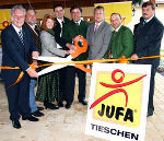 v.l.n.r. LAbg. Dir. Franz Majcen, LAbg. Günther Prutsch, Weinkönigin Sigrid Platzer, Bürgermeister Martin Weber, Landeshauptmann Mag. Franz Voves, Gerhard Wendl, Vorstand der JUFA Gästehäuser, LAbg. Anton Gangl und Vizebürgermeister Leopold Reiß. 