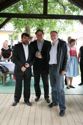 v.r.: Der Sieger des Lambudl-Turniers Konsul Mag. Tino Pölzer (Lettland) mit Landeshauptmann Mag. Franz Voves und dem Gatten der rumänischen Botschafterin Adrian Davidoiu. 